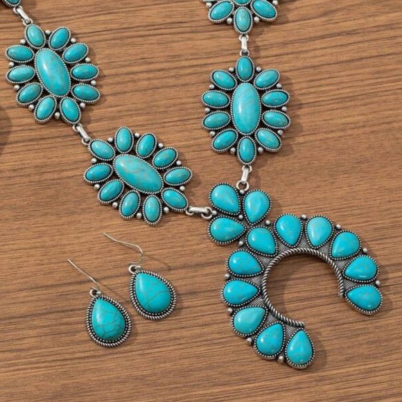 New Faux Turquoise Floral Squash Blossom Western Boho Necklace and Earring Set - Picture 9 of 10
